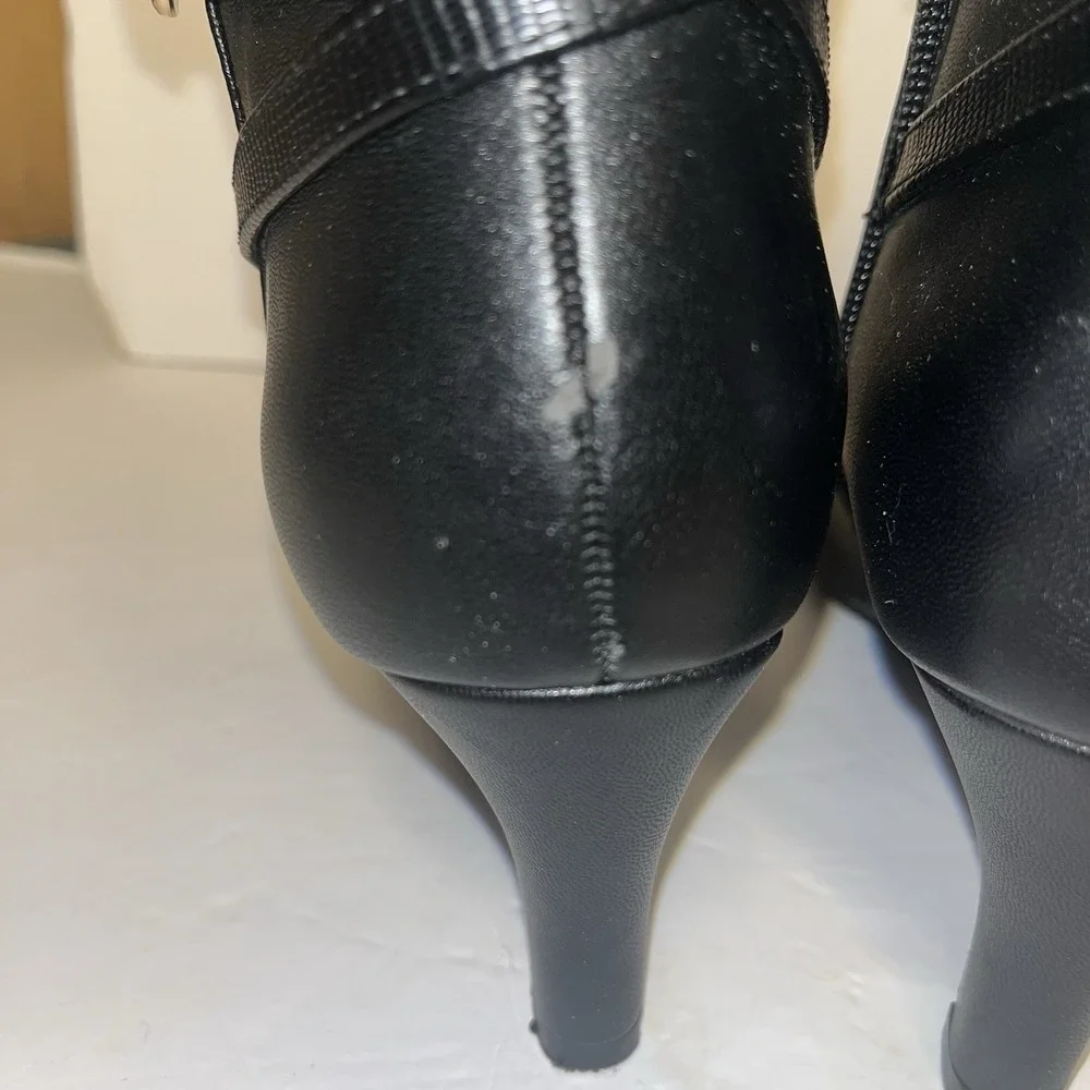 LifeStride Women 8M Black Kitten Heel Ankle Boots Buckle Strap Office Chic GUILD